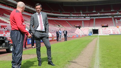 Jack Ross meets one of the groundsman.